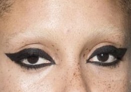 eye liner como ponerlo